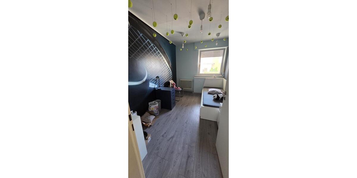 Erdgeschoßwohnung Weinstadt - 6 Zimmer, 135 m&sup2;, 4.500&euro; | Angebot:27583267