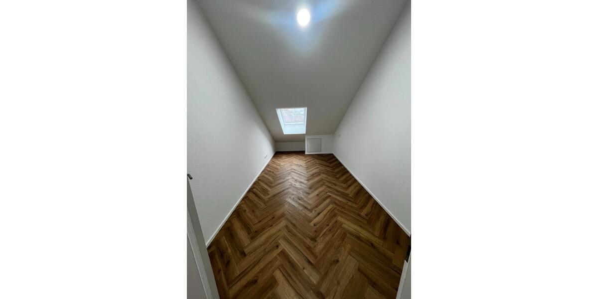 Dachgeschoßwohnung Nürtingen - 3 Zimmer, 100 m&sup2;, 1.480&euro; | Angebot:25867081