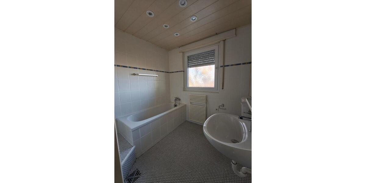 Doppelhaushälfte Ostfildern - 5.5 Zimmer, 135 m&sup2;, 1.800&euro; | Angebot:25643750