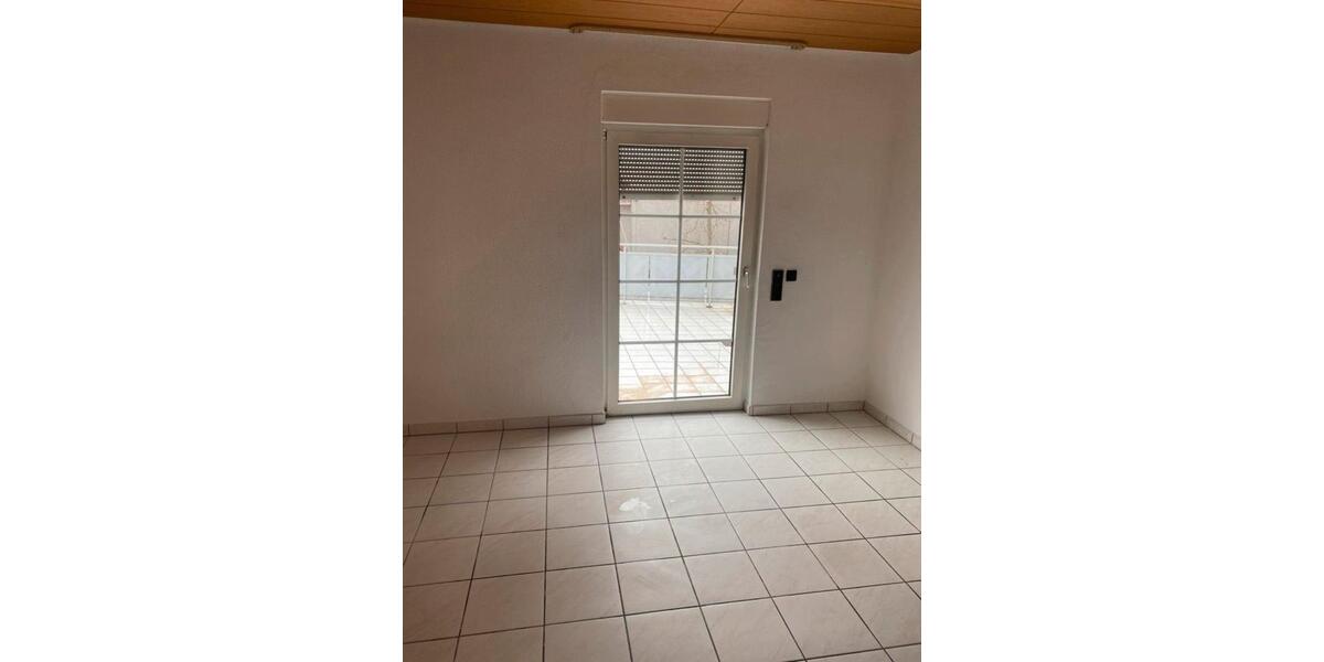 Etagenwohnung Baltmannsweiler - 3 Zimmer, 104 m&sup2;, 1.200&euro; | Angebot:26004526