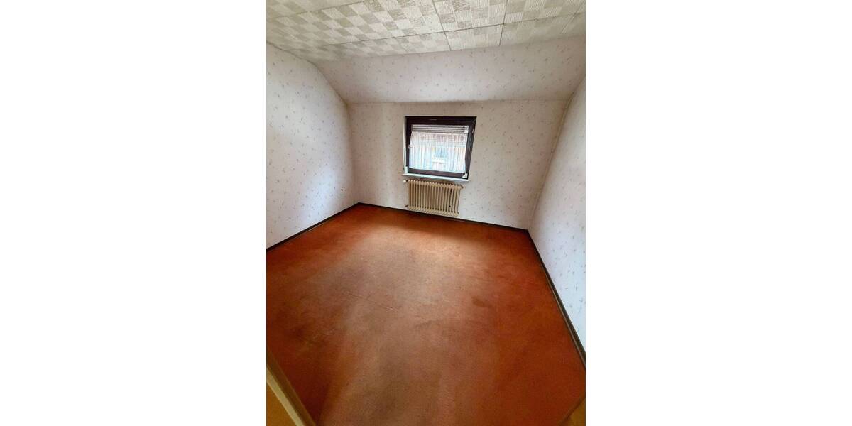 Einfamilienhaus Erkenbrechtsweiler - 8 Zimmer, 182 m&sup2;, 365.000&euro; | Angebot:26696197