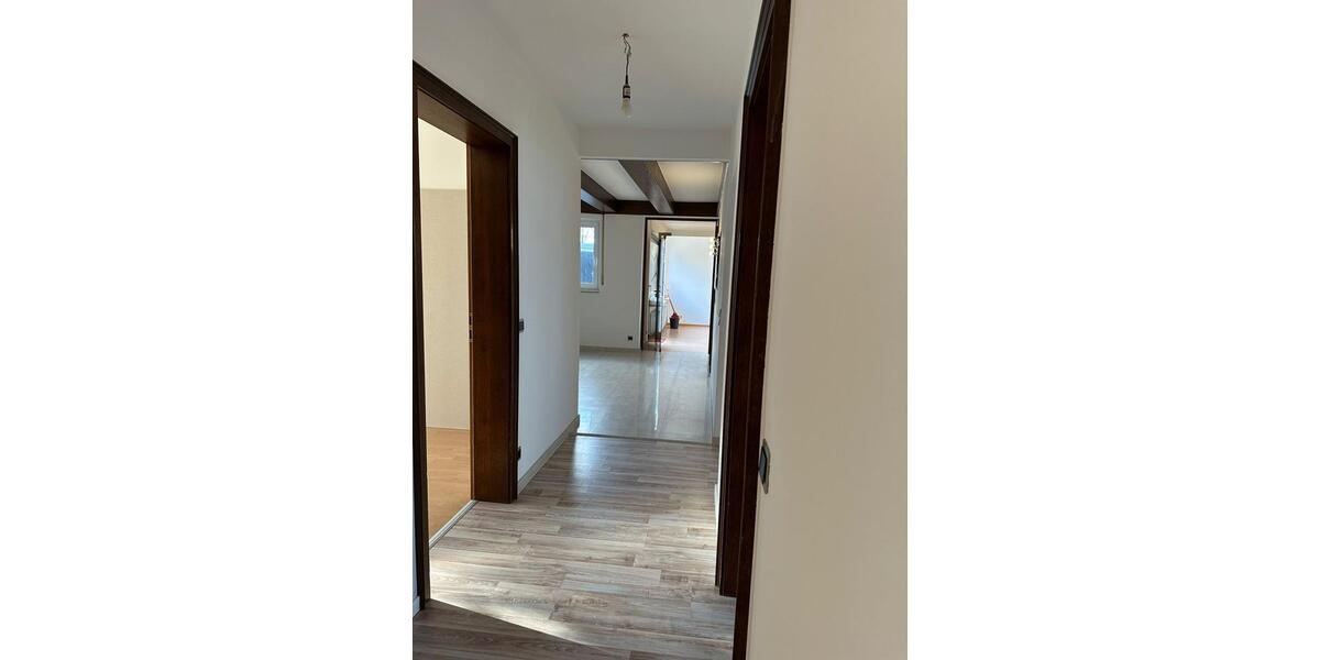 Erdgeschoßwohnung Uhingen - 4 Zimmer, 120 m&sup2;, 1.700&euro; | Angebot:25719333