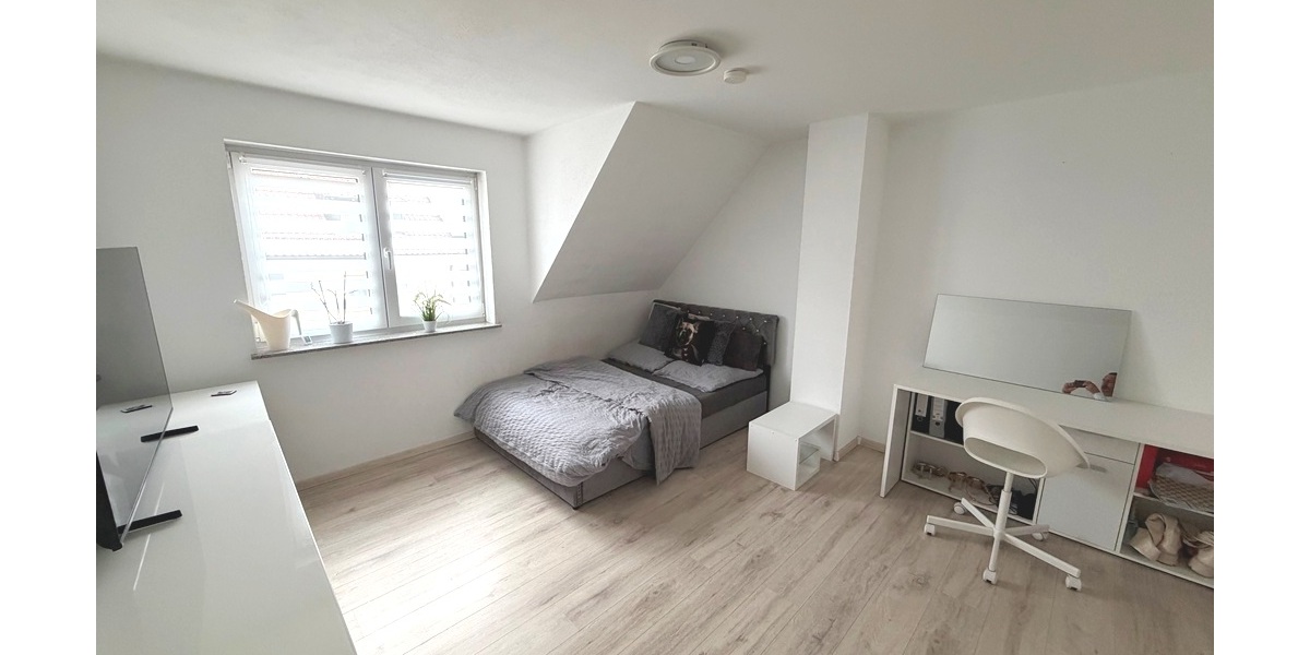 Urbanes Wohnen in Uhingen: Großzügige 4,5-Zi.-OG-ETW in bester Lage - 4.5 Uhingen Uhingen | Angebot:25999635