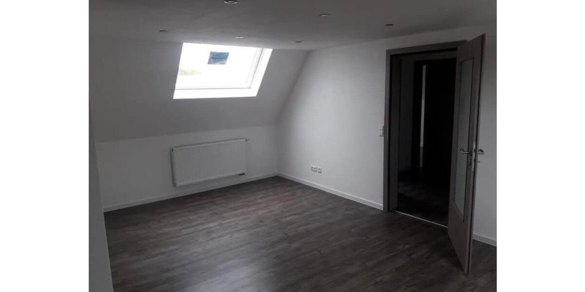 Dachgeschoßwohnung Bad Urach - 3 Zimmer, 80 m&sup2;, 900&euro; | Angebot:24853380