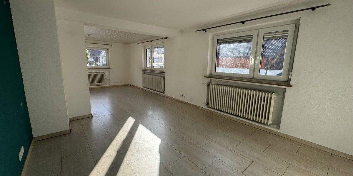 Etagenwohnung Mühlhausen - 4 Zimmer, 97 m&sup2;, 750&euro; | Angebot:25696259