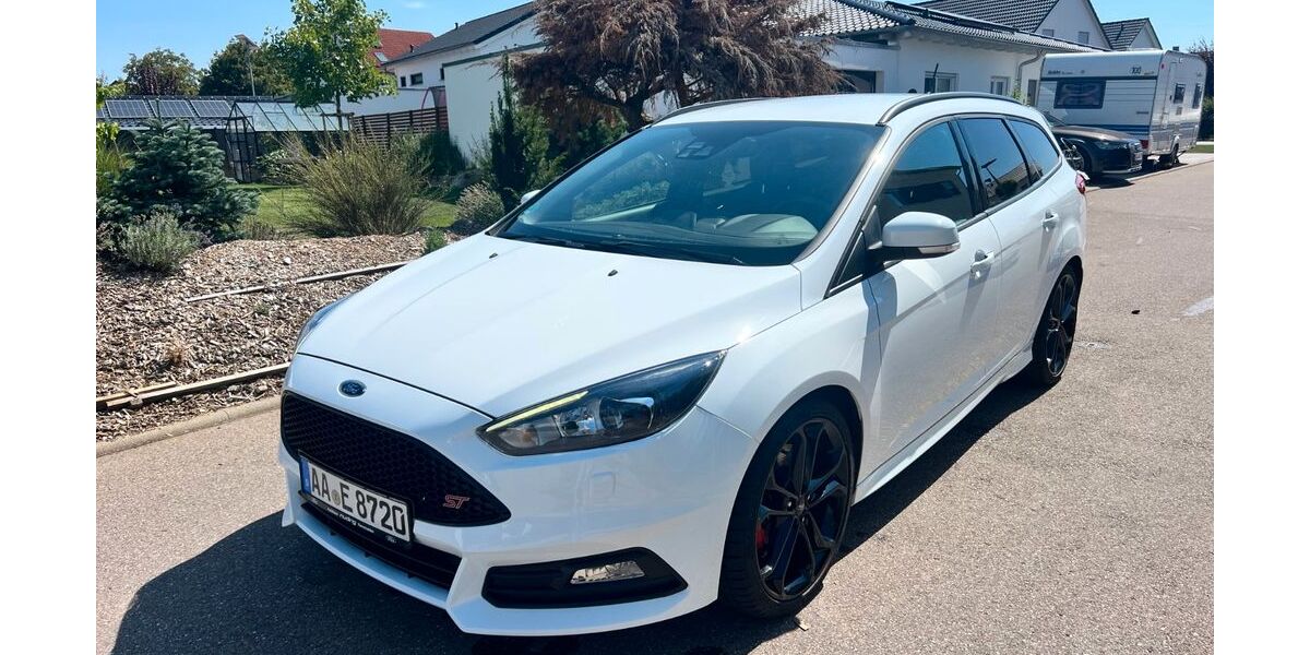 Ford Focus 63.000 km 17.000 &euro; Ruppertshofen bei Schwäbisch Gmünd 73577