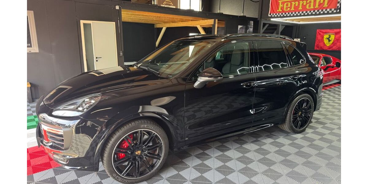 Porsche Cayenne 6.677 km 70.500 &euro; Korb 71404
