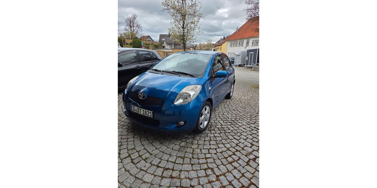 Toyota Yaris 119.000 km 5.250 &euro; Wernau 73249