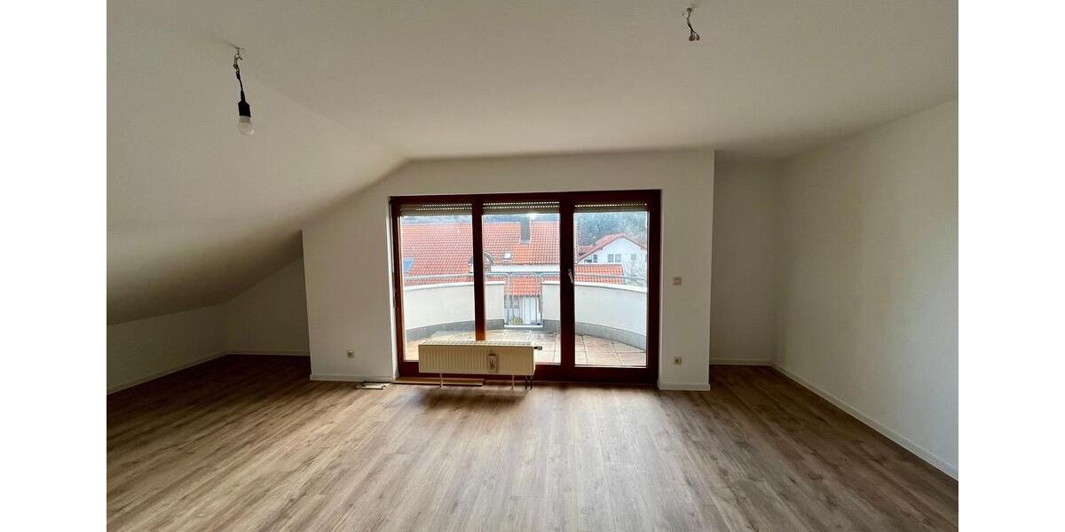 Dachgeschoßwohnung Gschwend - 3 Zimmer, 62 m&sup2;, 500&euro; | Angebot:25548356