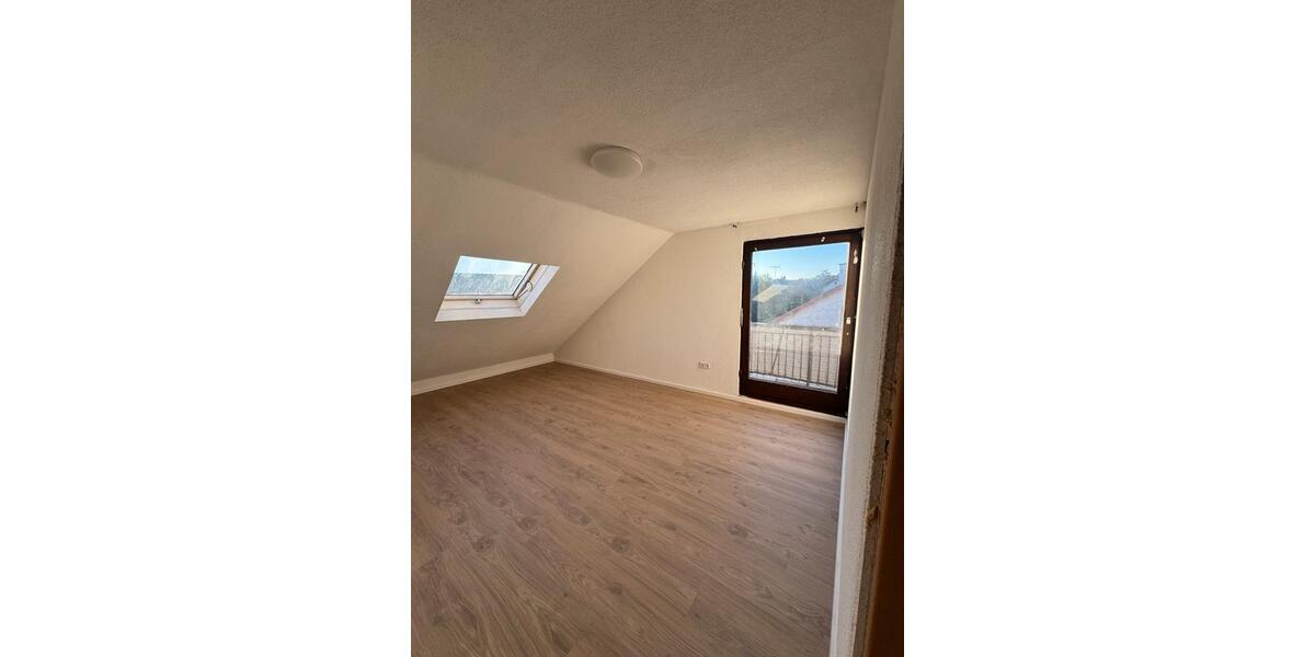 Dachgeschoßwohnung Ostfildern - 3 Zimmer, 75 m&sup2;, 1.300&euro; | Angebot:27564808