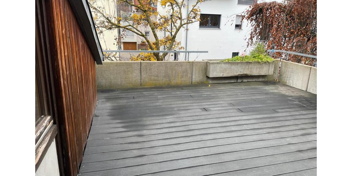 Dachgeschoßwohnung Fellbach - 4 Zimmer, 100 m&sup2;, 1.200&euro; | Angebot:25994993