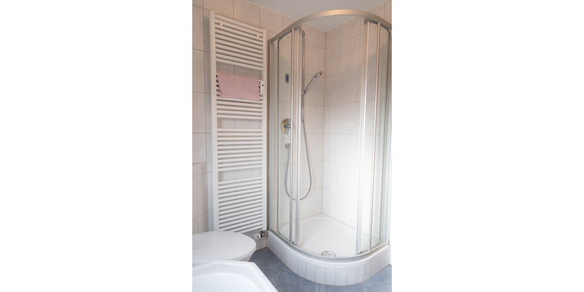 Sonnige Dachgeschoss-Oase mit PV-Anlage und Balkon - Etagenwohnung Schorndorf | Angebot:26818454