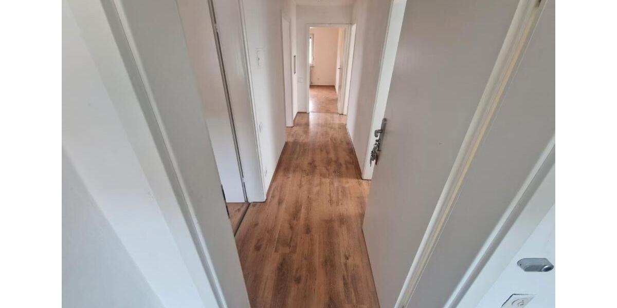 Dachgeschoßwohnung Kuchen - 3.5 Zimmer, 63 m&sup2;, 650&euro; | Angebot:26666019