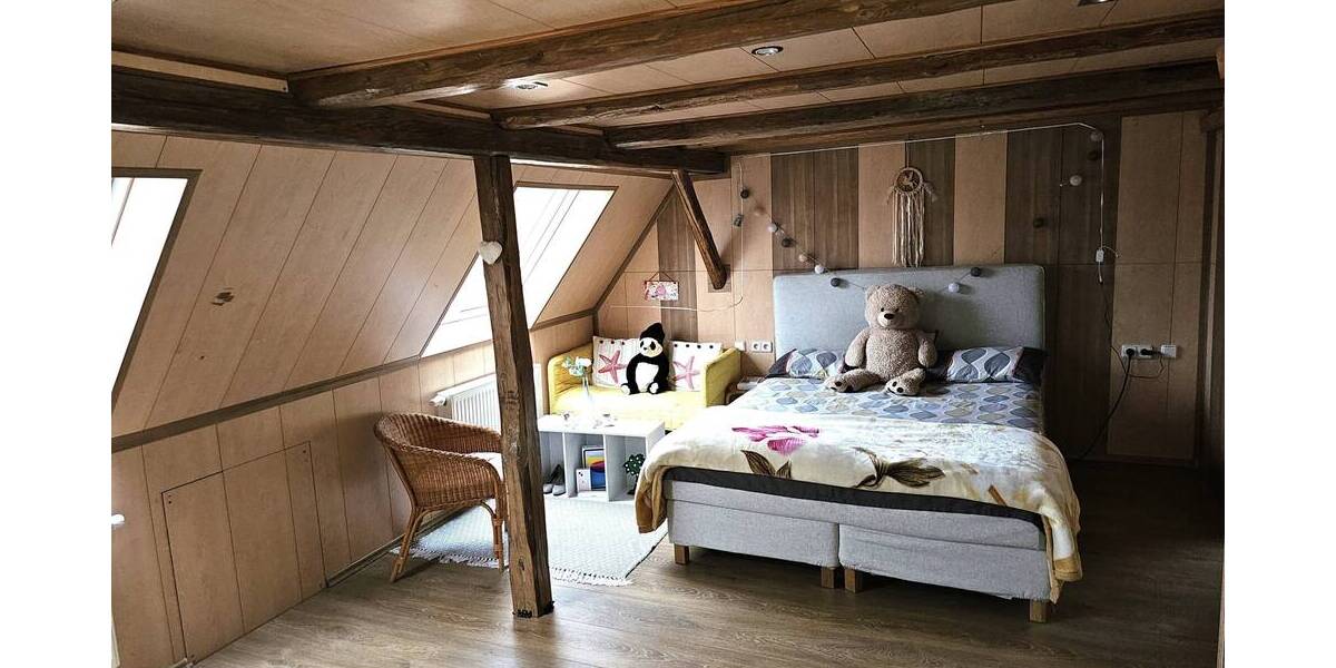 Etagenwohnung Laichingen Feldstetten - 7 Zimmer, 202 m&sup2;, 299.000&euro; | Angebot:25695100