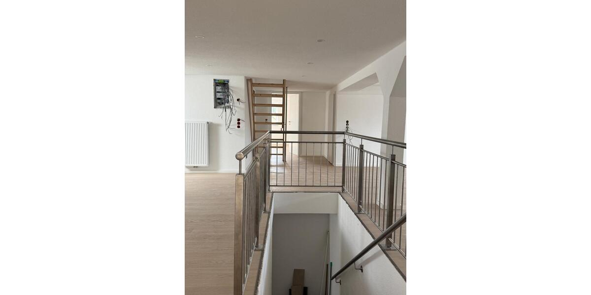 Dachgeschoßwohnung Gingen an der Fils - 4 Zimmer, 200 m&sup2;, 1.700&euro; | Angebot:25725035