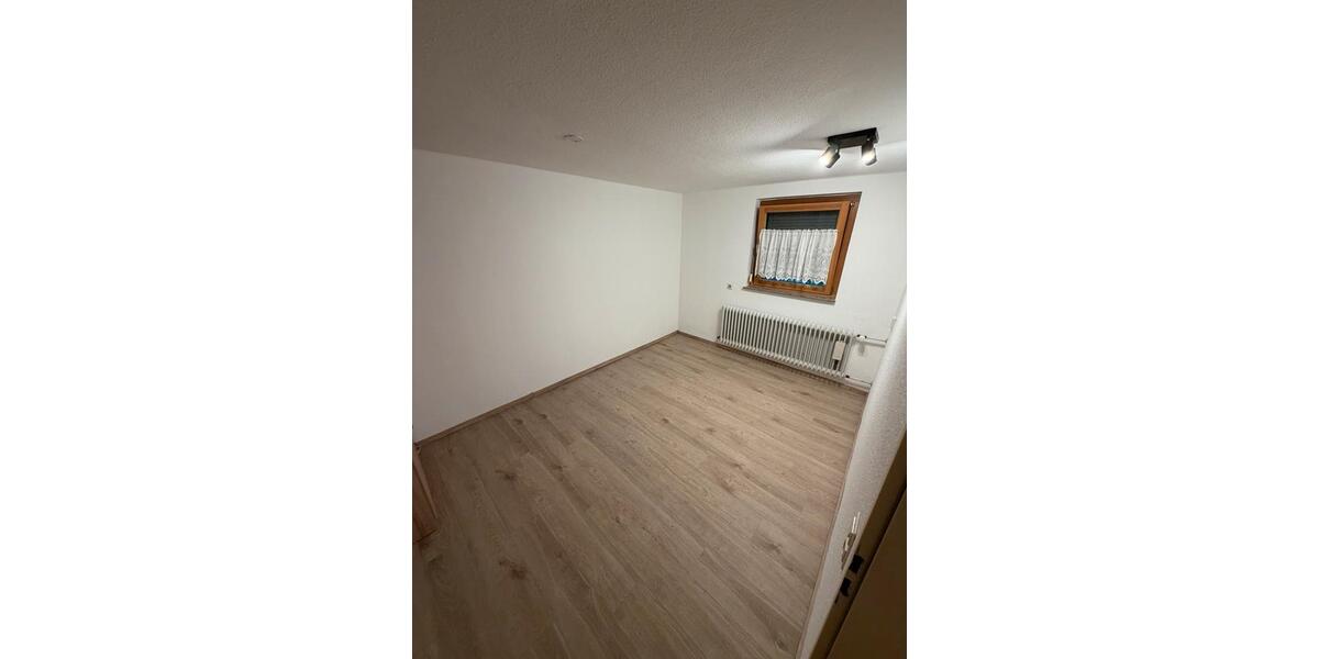 Einfamilienhaus Dettingen an der Erms - 4 Zimmer, 114 m&sup2;, 1.500&euro; | Angebot:27620230