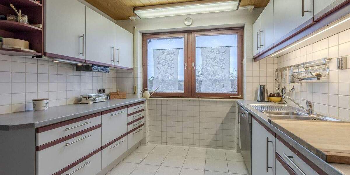 Einfamilienhaus Nürtingen - 7 Zimmer, 282 m&sup2;, 949.000&euro; | Angebot:25732743