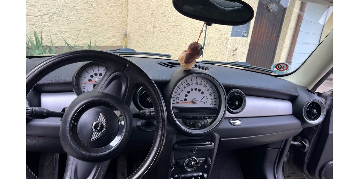 Mini ONE 187.554 km 2.800 &euro; Kuchen 73329