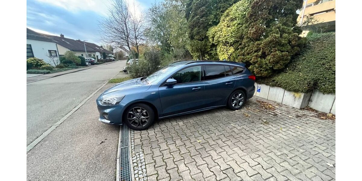 Ford Focus 37.000 km 17.900 &euro; Eislingen 73054