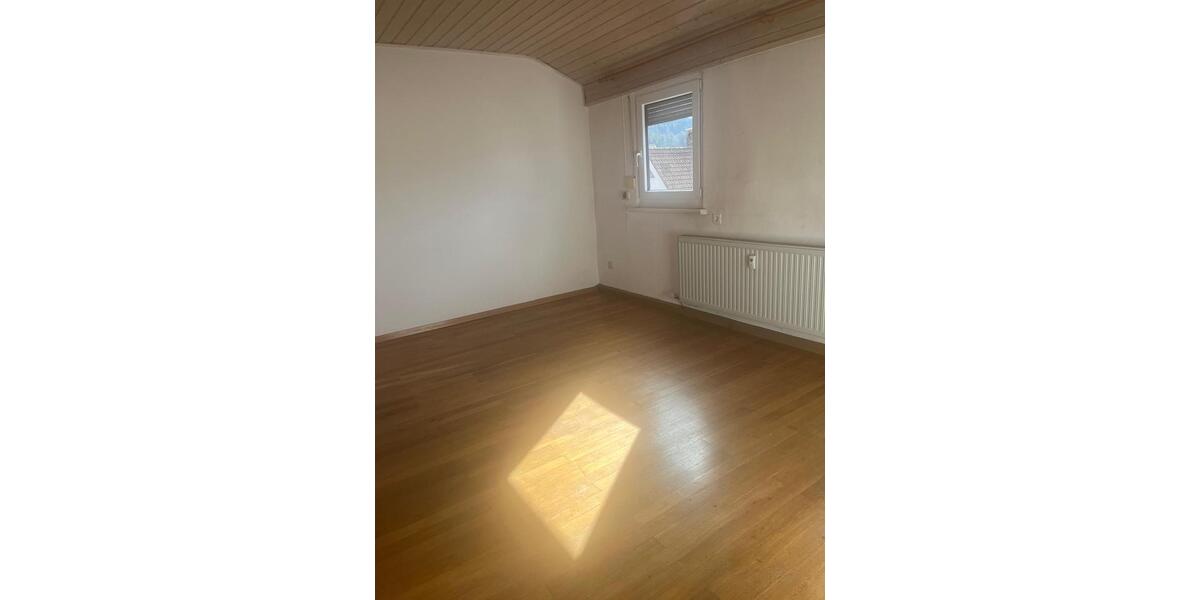Dachgeschoßwohnung Göppingen Bruckwasen - 4 Zimmer, 84 m&sup2;, 840&euro; | Angebot:25944176