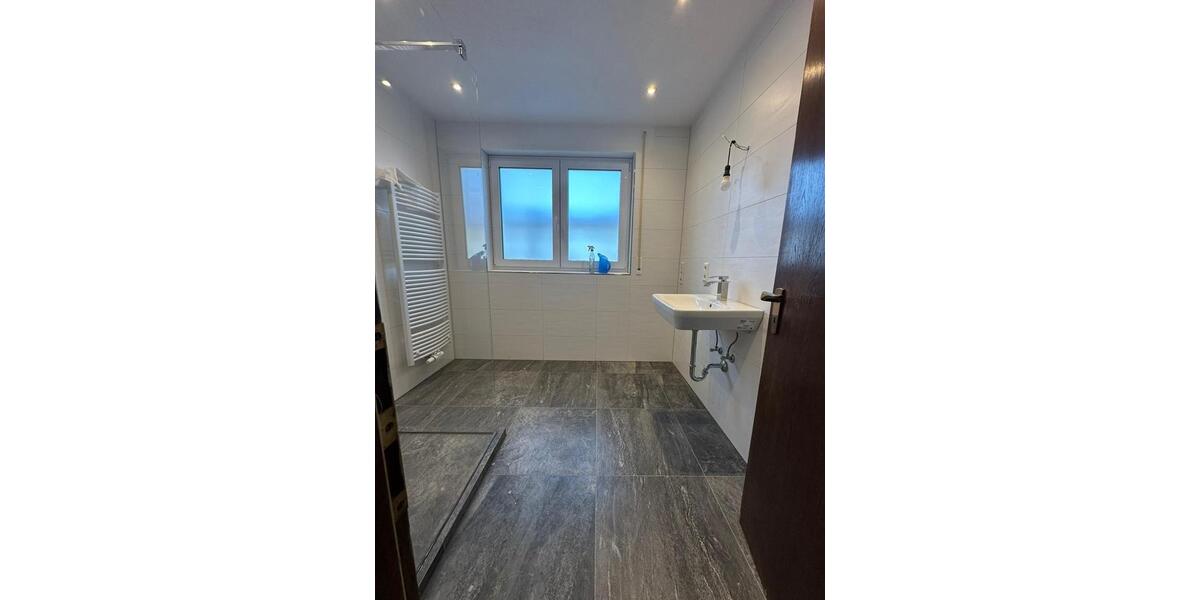 Erdgeschoßwohnung Uhingen - 4 Zimmer, 120 m&sup2;, 1.500&euro; | Angebot:25988250