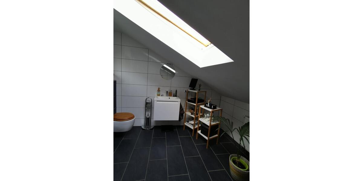 Dachgeschoßwohnung Essingen - 3 Zimmer, 90 m&sup2;, 850&euro; | Angebot:26681912