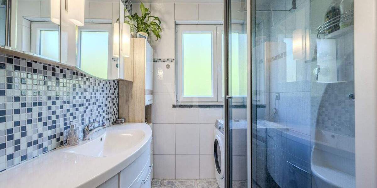 Etagenwohnung Esslingen am Neckar Stadtmitte - 4 Zimmer, 107 m&sup2;, 355.000&euro; | Angebot:25688088