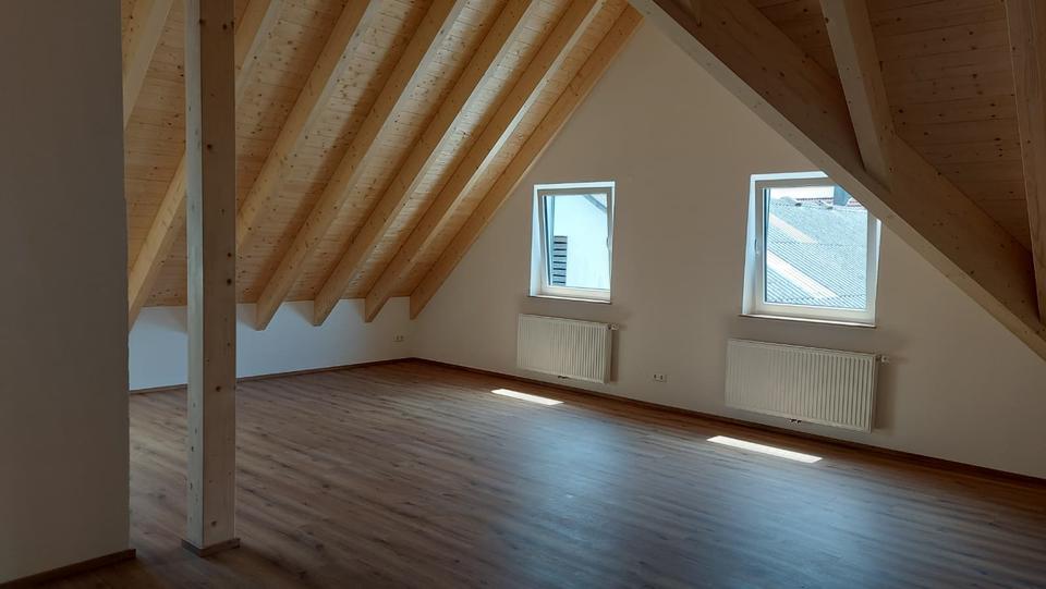 Dachgeschoßwohnung Bartholomä - 3.5 Zimmer, 100 m&sup2;, 950&euro; | Angebot:26625831