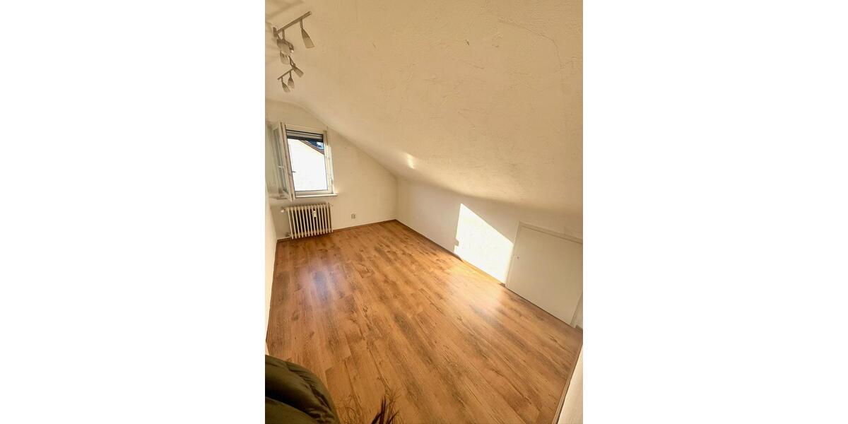 Dachgeschoßwohnung Kuchen - 3.5 Zimmer, 63 m&sup2;, 650&euro; | Angebot:25963154