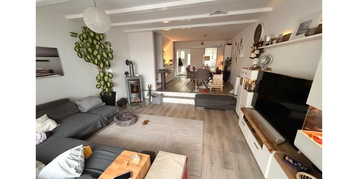 Reihenhaus Wolfschlugen - 6 Zimmer, 145 m&sup2;, 1.800&euro; | Angebot:24715090
