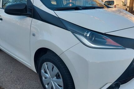 Toyota Aygo (X) 29.173 km 6.999 &euro; Fellbach 70736
