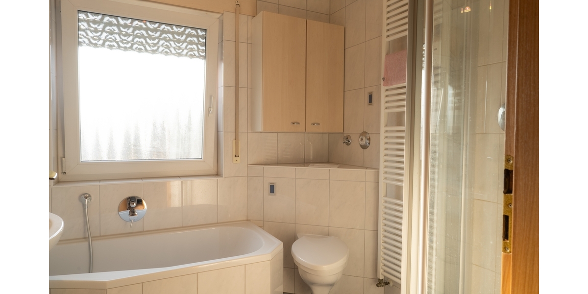 Sonnige Dachgeschoss-Oase mit PV-Anlage und Balkon - Etagenwohnung Schorndorf | Angebot:26818454