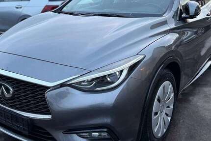 INFINITI Q30 124.000 km 12.900 &euro; Essingen (Verkaufsstand) 73457