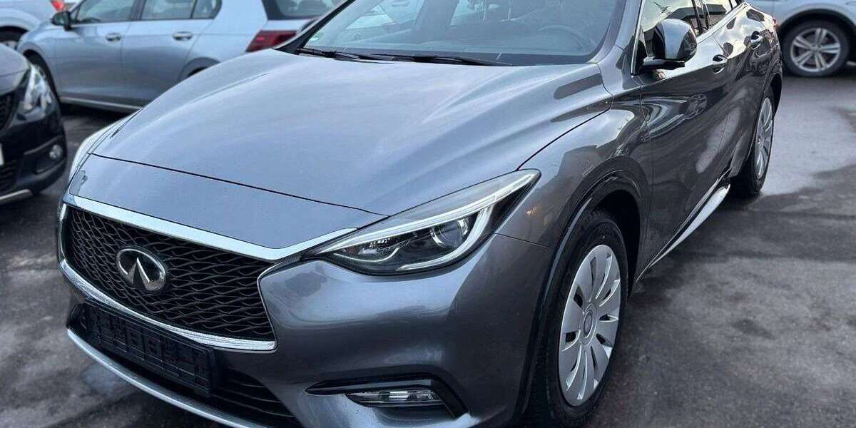 INFINITI Q30 124.000 km 12.900 &euro; Essingen (Verkaufsstand) 73457