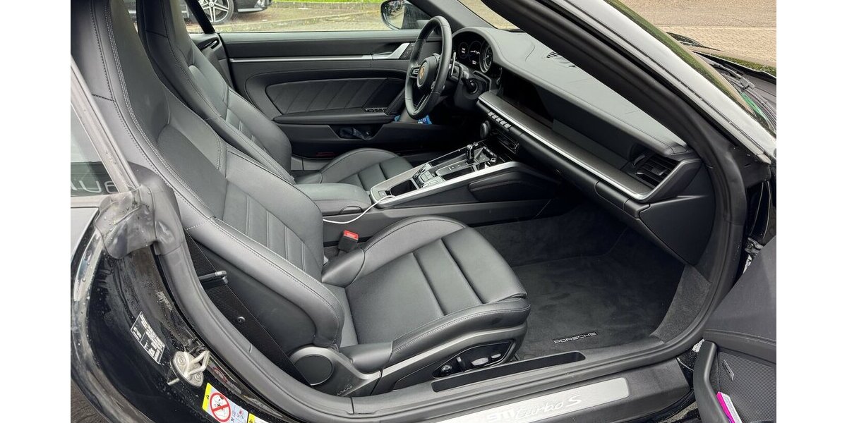 Porsche 992 Turbo S Cabriolet Keramik Sportabg alles schwa 7.000 km 248.000 &euro; Schorndorf 73614