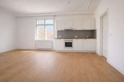 Zimmer Esslingen am Neckar Innenstadt - 2 Zimmer, 1.350&euro; | Angebot:27562232