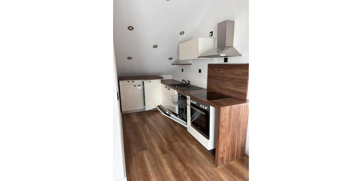 Dachgeschoßwohnung Schwaikheim - 3 Zimmer, 65 m&sup2;, 1.500&euro; | Angebot:25402484