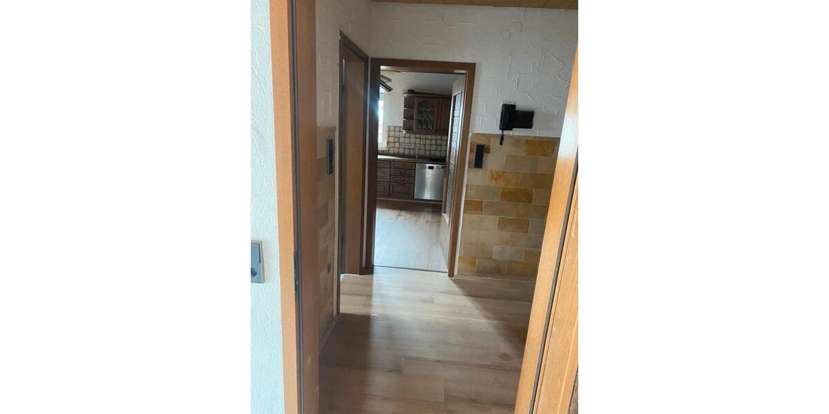 Etagenwohnung Baltmannsweiler - 3 Zimmer, 104 m&sup2;, 1.200&euro; | Angebot:26004526