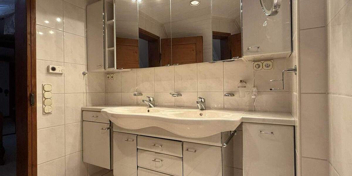 Mehrfamilienhaus, Wohnhaus Dettingen unter Teck - 1 Zimmer, 197 m&sup2;, 780.000&euro; | Angebot:25733069